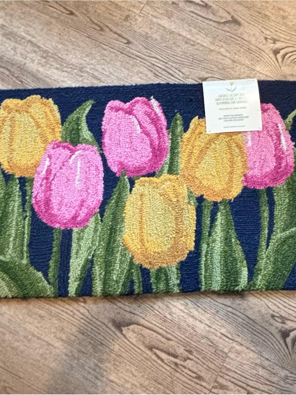 NWT. Spring Accent Rug.   Tulips - Picture 6 of 6